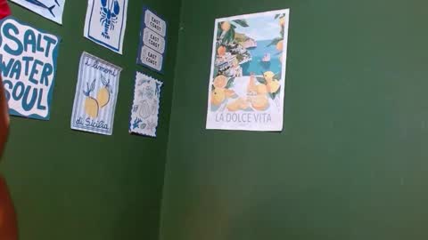 Snapshot of roxiehood chatting on December 18, 2025, 1:55 am Roxie online show from December 18, 2025, 1:55 am