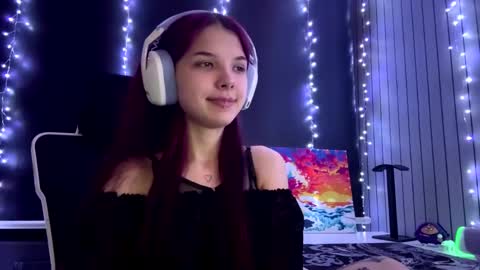 Snapshot of roxiepiurkowski chatting on June 3, 2026, 4:12 pm Hana online show from June 3, 2026, 4:12 pm