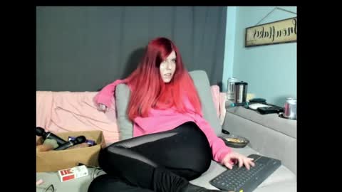 roxihazeleyes online show from February 13, 2025, 7:24 am