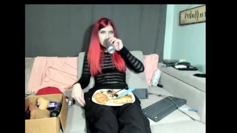 roxihazeleyes online show from February 14, 2025, 7:17 am