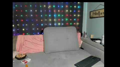 roxihazeleyes online show from February 17, 2025, 3:15 am