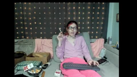 roxihazeleyes online show from February 23, 2025, 8:28 am