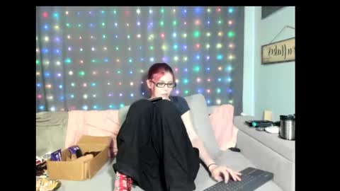 roxihazeleyes online show from February 27, 2025, 7:12 am