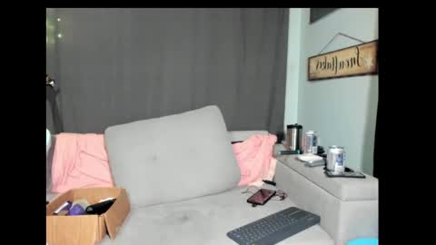 roxihazeleyes online show from March 1, 2025, 7:51 am