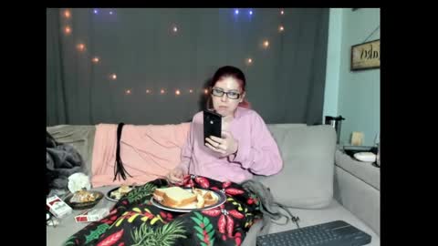 roxihazeleyes online show from March 3, 2025, 9:22 am