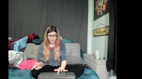 roxihazeleyes online show from November 3, 2025, 1:19 am