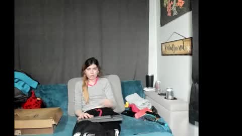 roxihazeleyes online show from January 16, 2026, 6:12 pm