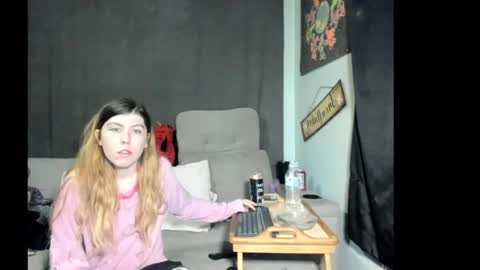 roxihazeleyes online show from May 25, 2026, 3:12 am