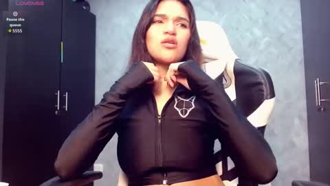 roxxi_2110 online show from January 16, 2026, 2:26 am