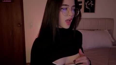 Snapshot of roxxy_mora chatting on February 23, 2026, 10:40 pm Roxxy online show from February 23, 2026, 10:40 pm