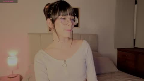 Snapshot of roxxy_mora chatting on April 4, 2026, 12:53 am Roxxy online show from April 4, 2026, 12:53 am