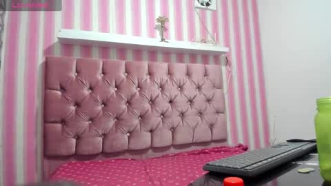 roxxy_velasquez online show from December 22, 2024, 5:10 pm