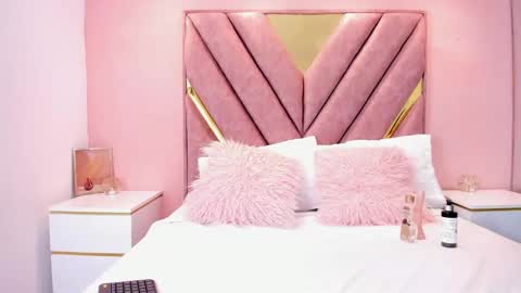 Snapshot of roxy_flame_ chatting on November 15, 2025, 11:29 am Roxy online show from November 15, 2025, 11:29 am