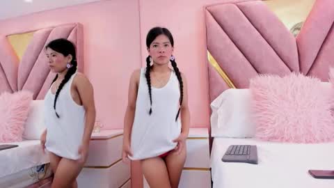 Snapshot of roxy_flame_ chatting on December 2, 2025, 11:37 am Roxy online show from December 2, 2025, 11:37 am