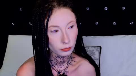 Snapshot of roxy_morrison_x chatting on July 4, 2026, 3:35 am roxanne online show from July 4, 2026, 3:35 am