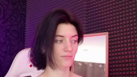 roxy_riot_ online show from March 11, 2025, 7:37 am