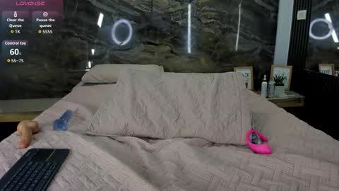 Snapshot of roxy_sweett1 chatting on March 19, 2026, 3:43 am Roxy Sweett1 online show from March 19, 2026, 3:43 am