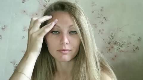 roxyfox18x01 online show from September 29, 2025, 6:18 am