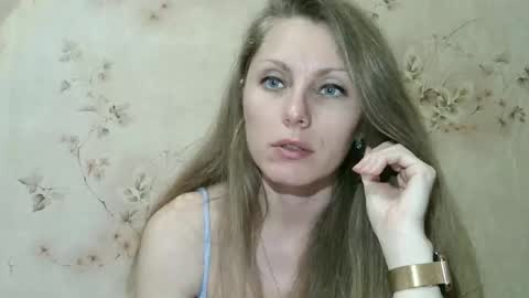 roxyfox18x01 online show from April 13, 2026, 7:41 pm