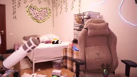 Snapshot of roxysuh chatting on October 1, 2025, 9:37 am roxysuh online show from October 1, 2025, 9:37 am
