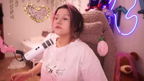 Snapshot of roxysuh chatting on October 20, 2025, 8:04 am roxysuh online show from October 20, 2025, 8:04 am