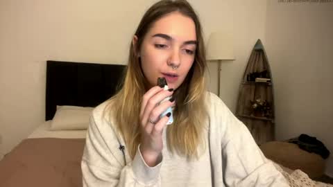 Snapshot of roxysweetdream chatting on April 29, 2026, 5:30 pm Roxy online show from April 29, 2026, 5:30 pm
