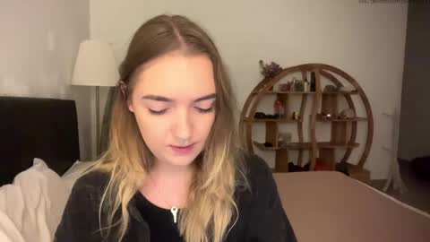 Snapshot of roxysweetdream chatting on May 14, 2026, 3:08 pm Roxy online show from May 14, 2026, 3:08 pm
