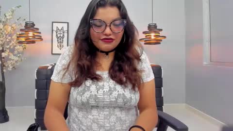 Snapshot of roxyvixen_ chatting on November 2, 2025, 3:31 am Roxy Vixen online show from November 2, 2025, 3:31 am