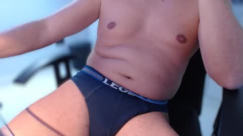 roy77xxx online show from February 17, 2026, 2:57 pm