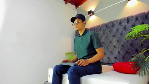 ROY online show from October 8, 2025, 8:39 pm
