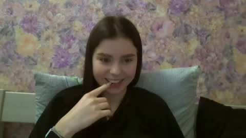 royalvelour online show from June 29, 2026, 9:15 pm