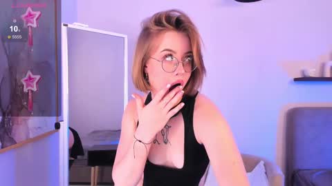 AnikaIm so hot that Ive already burned myself do you want me to set you on fire too  online show from February 10, 2025, 9:58 am