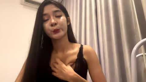 Snapshot of rubycrumbell chatting on May 18, 2026, 8:42 am rubycrumbell online show from May 18, 2026, 8:42 am