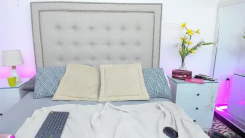 rubyreyes online show from October 27, 2025, 1:48 pm