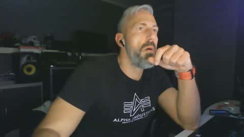 Chico que rico Caliente online show from January 6, 2025, 10:37 pm