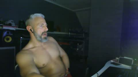 Chico que rico Caliente online show from February 4, 2025, 1:34 am