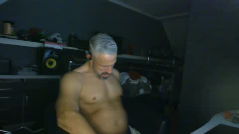 Chico que rico Caliente online show from February 4, 2025, 10:45 pm