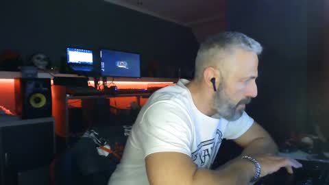 Chico que rico Caliente online show from March 5, 2025, 2:14 am