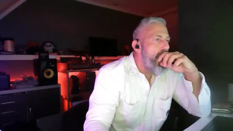 Chico que rico Caliente online show from November 2, 2025, 1:52 am