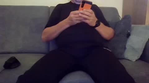 runner_1978 online show from December 11, 2024, 8:39 pm