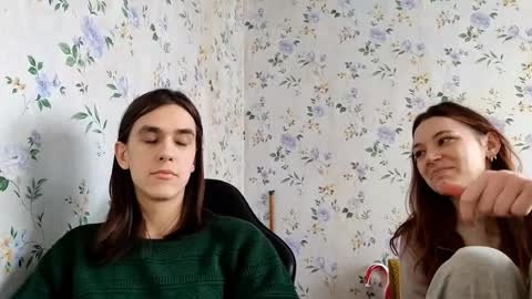 Snapshot of rusmedium chatting on April 10, 2026, 7:13 am Lisa and Vlad online show from April 10, 2026, 7:13 am