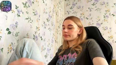 Snapshot of rusmedium chatting on June 10, 2026, 9:52 am Lisa and Vlad online show from June 10, 2026, 9:52 am