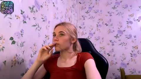 Snapshot of rusmedium chatting on June 11, 2026, 7:56 pm Lisa and Vlad online show from June 11, 2026, 7:56 pm