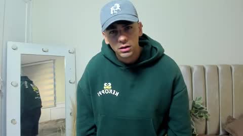 Snapshot of russ_w8 chatting on September 17, 2025, 10:50 am Russ online show from September 17, 2025, 10:50 am