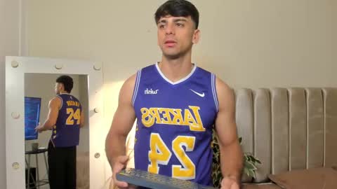 Snapshot of russ_w8 chatting on September 18, 2025, 10:39 am Russ online show from September 18, 2025, 10:39 am