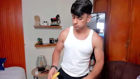 Snapshot of russ_w8 chatting on September 21, 2025, 2:13 am Russ online show from September 21, 2025, 2:13 am