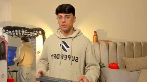 Snapshot of russ_w8 chatting on October 7, 2025, 11:18 am Russ online show from October 7, 2025, 11:18 am