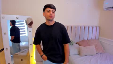 Snapshot of russ_w8 chatting on March 21, 2026, 7:17 pm Russ online show from March 21, 2026, 7:17 pm