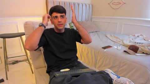 Snapshot of russ_w8 chatting on March 22, 2026, 8:23 pm Russ online show from March 22, 2026, 8:23 pm