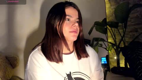 Lorenn online show from December 18, 2024, 2:10 am